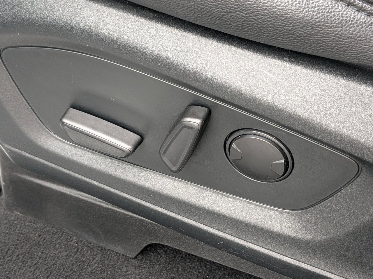 Certified 2021 Ford Explorer Limited w/ Equipment Group 301A image 24