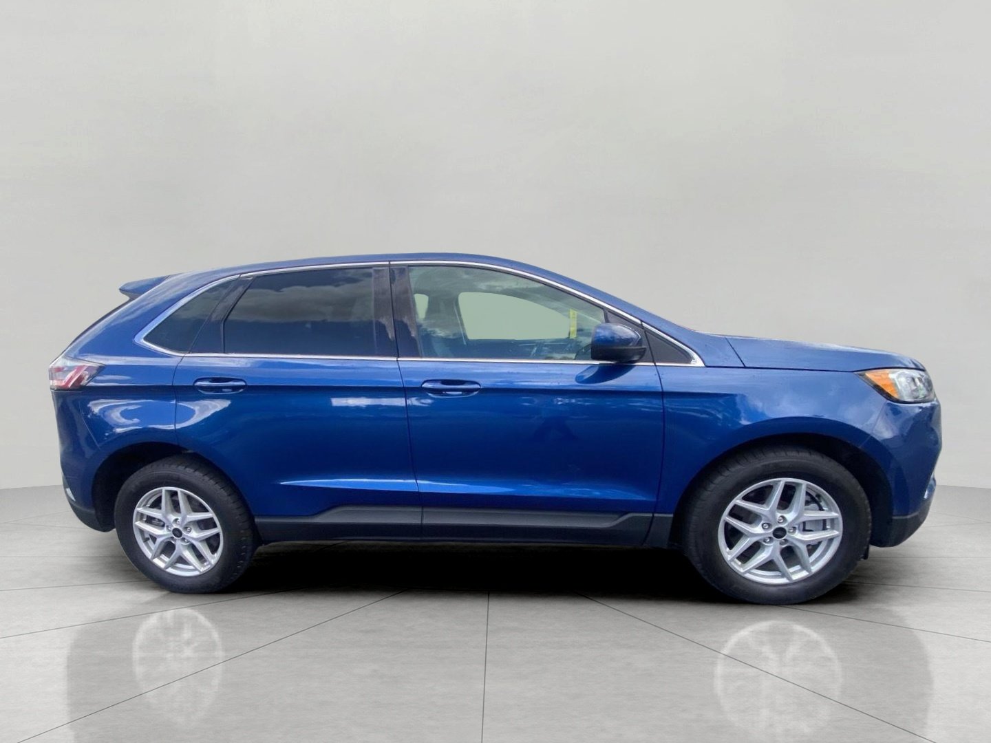Certified 2024 Ford Edge SEL w/ Convenience Package AWD/4WD image 9