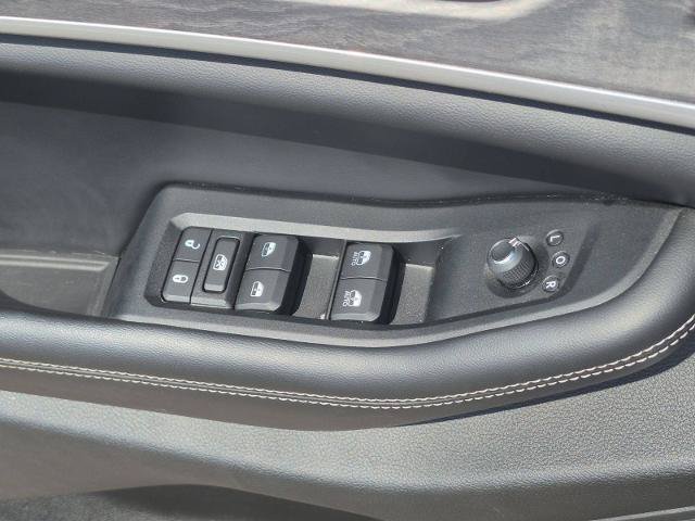 Used 2023 Jeep Grand Cherokee Limited w/ Trailer Tow Prep Group (B) AWD/4WD image 15
