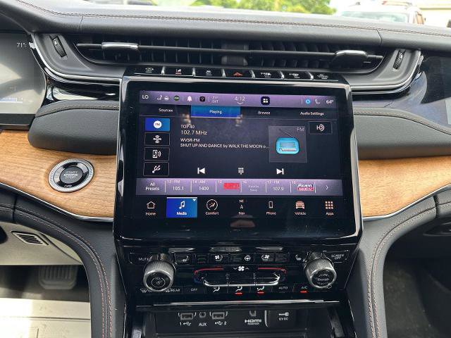 Used 2024 Jeep Grand Cherokee Summit AWD/4WD image 27