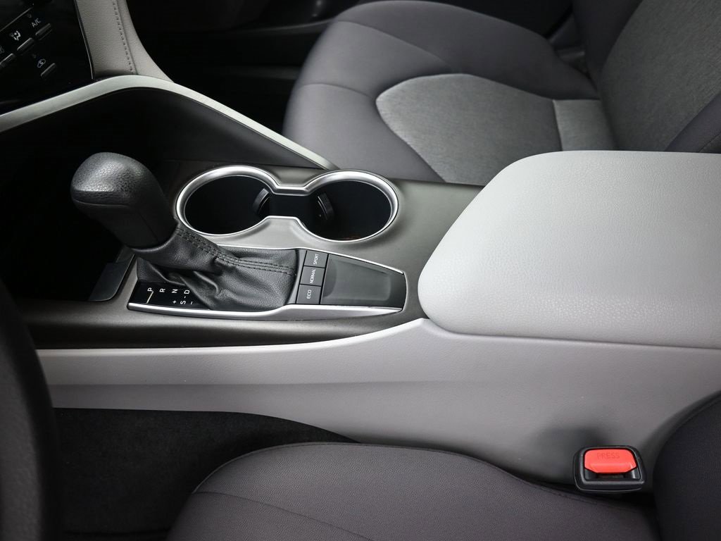 Used 2022 Toyota Camry LE image 20