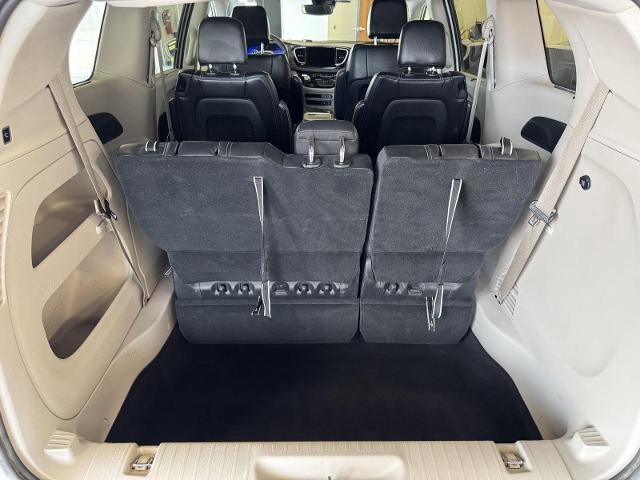 Used 2022 Chrysler Pacifica Touring-L image 36