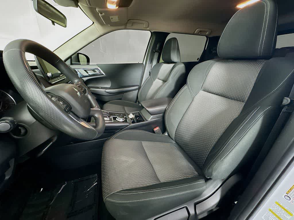 Used 2024 Mitsubishi Outlander ES FWD image 12
