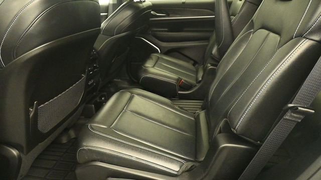 Used 2023 Jeep Grand Cherokee L Limited w/ Luxury Tech Group II image 10