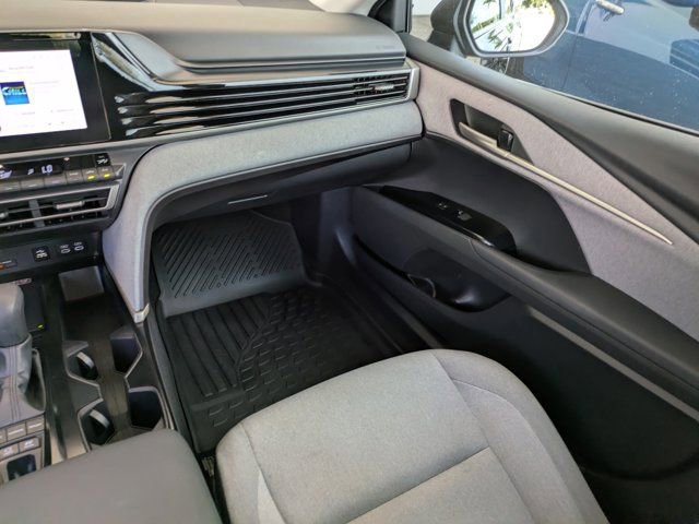 Used 2025 Toyota Camry LE image 15