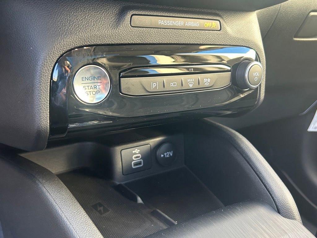 Certified 2024 Ford Escape SE w/ PHEV Premium Package FWD image 39