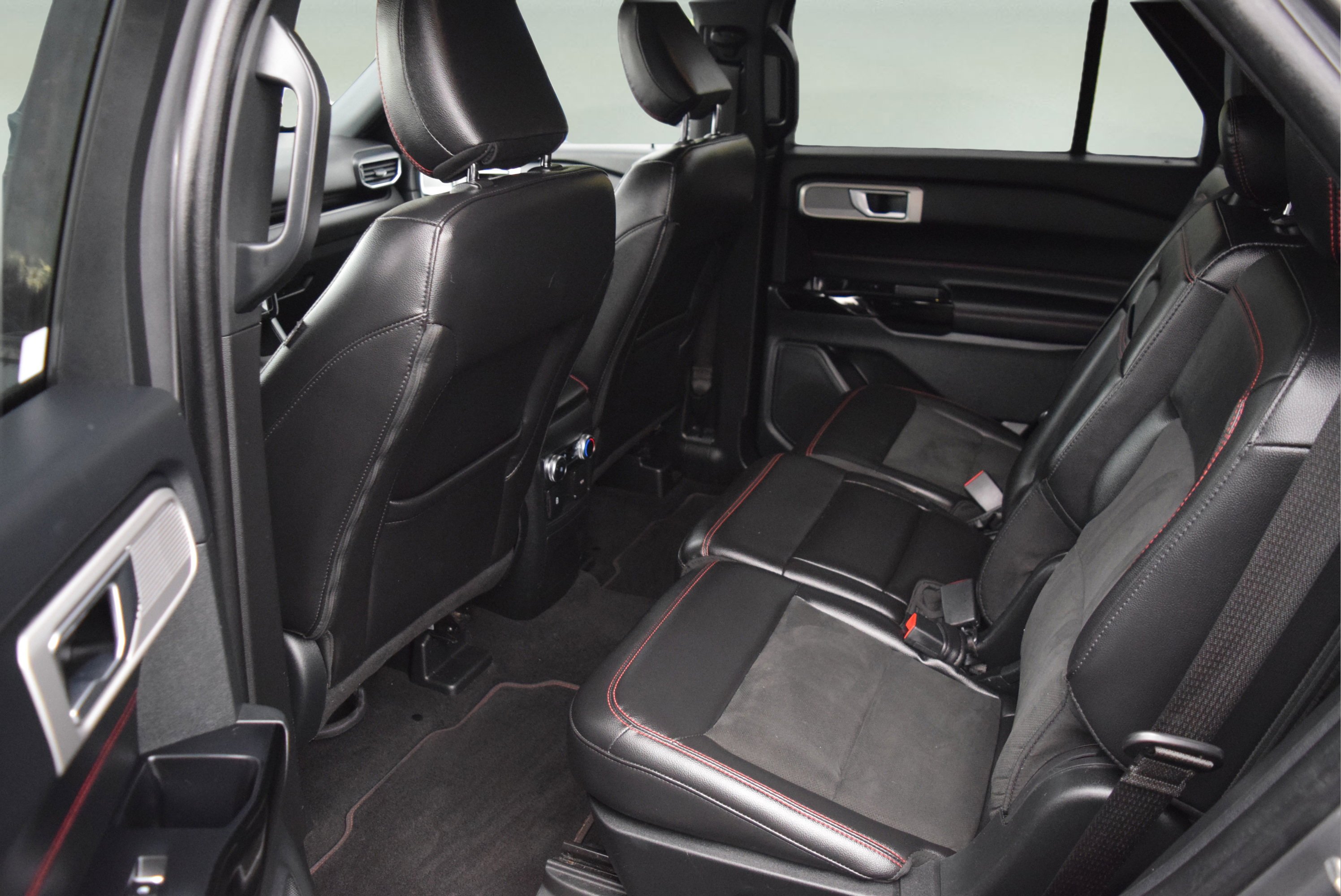 Certified 2023 Ford Explorer ST-Line image 8