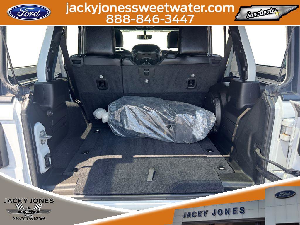 Used 2021 Jeep Wrangler Unlimited Sahara AWD/4WD image 19