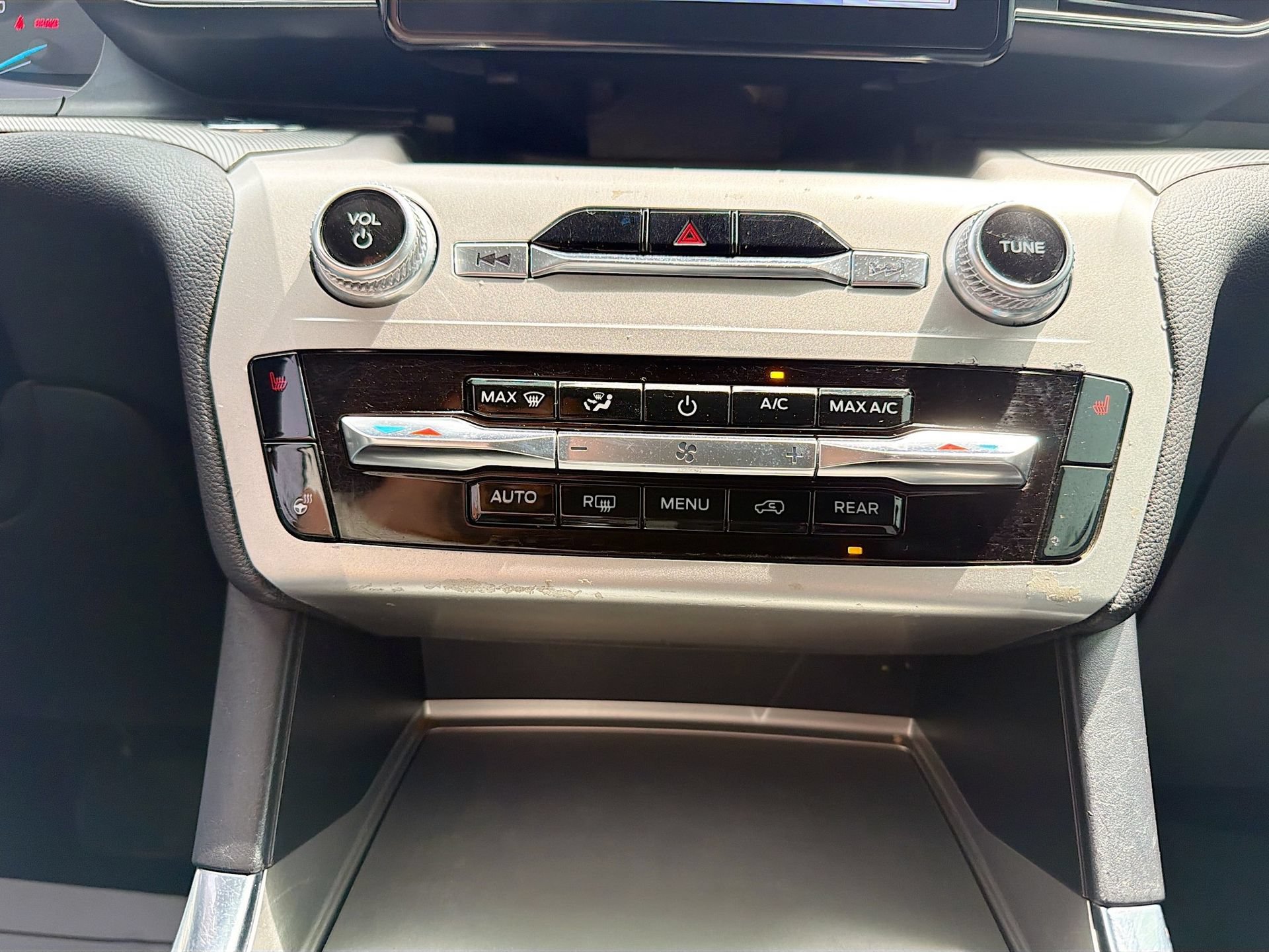 Certified 2022 Ford Explorer XLT w/ Equipment Group 202A AWD/4WD image 16