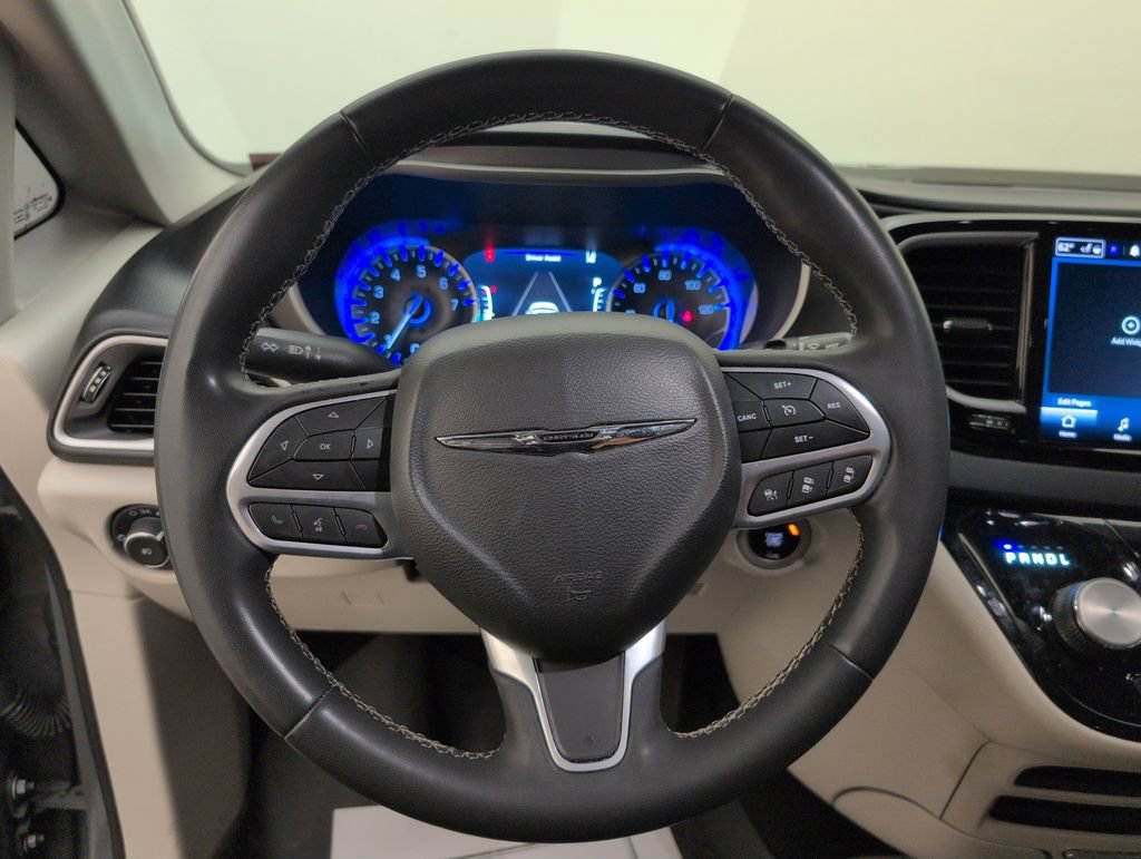 Used 2022 Chrysler Pacifica Touring-L FWD image 34