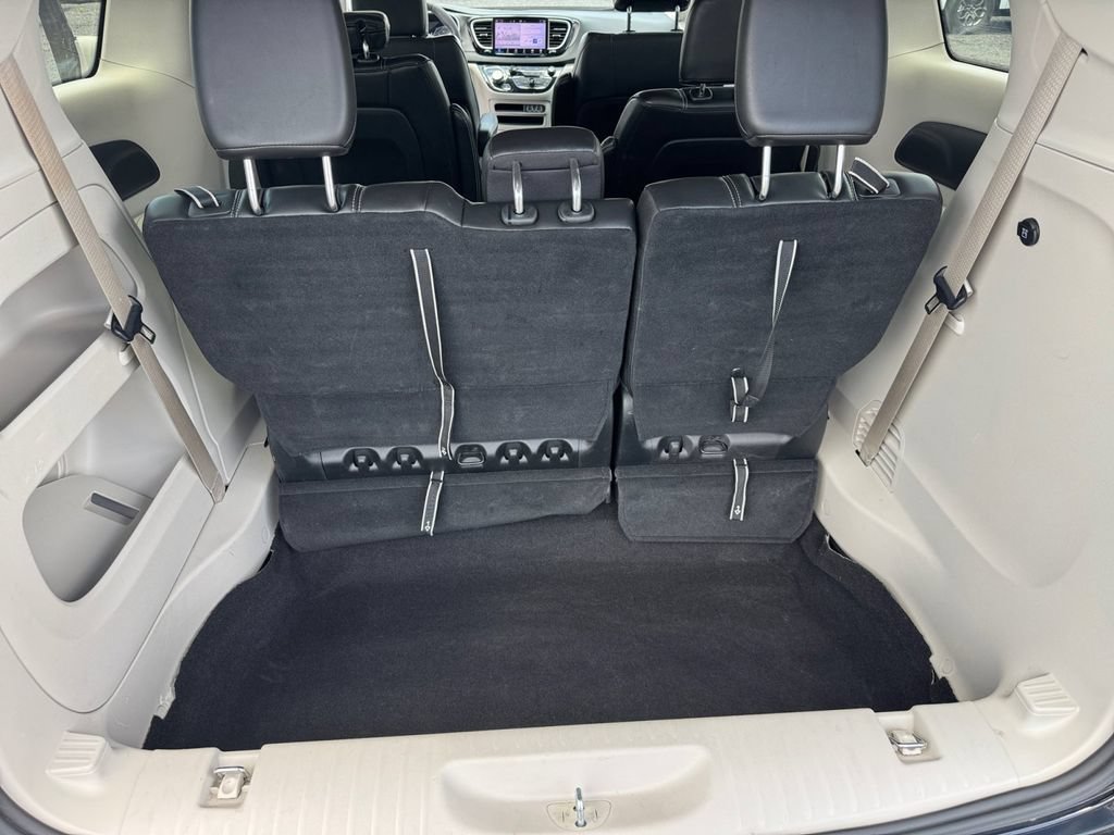 Used 2024 Chrysler Pacifica Touring-L FWD image 31