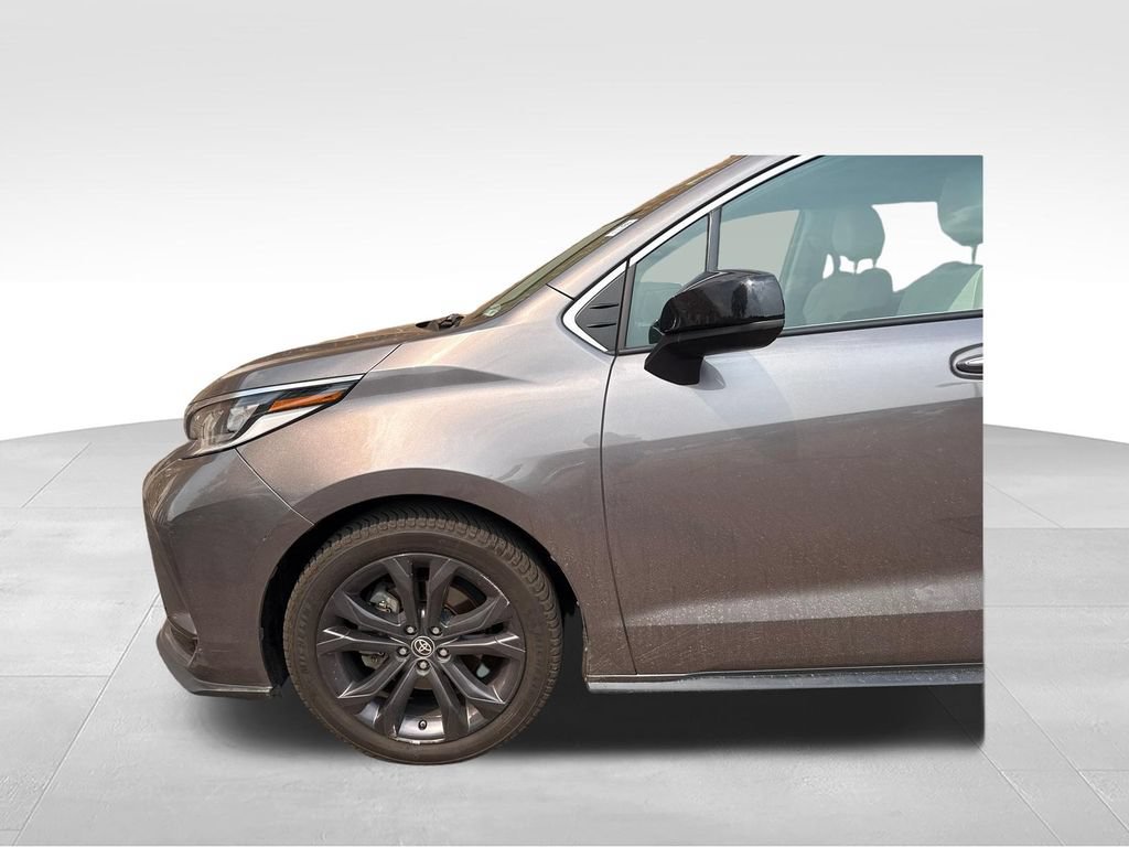 Used 2022 Toyota Sienna XSE w/ XSE Plus Package FWD image 35