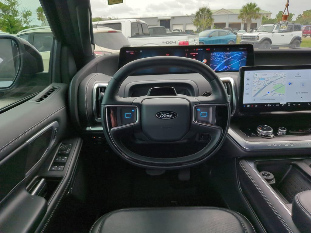 Certified 2025 Ford Expedition Platinum w/ Stealth Performance Package AWD/4WD image 17