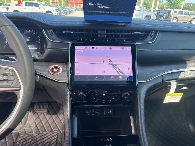 Used 2025 Jeep Grand Cherokee Limited w/ Black Appearance Package RWD image 17