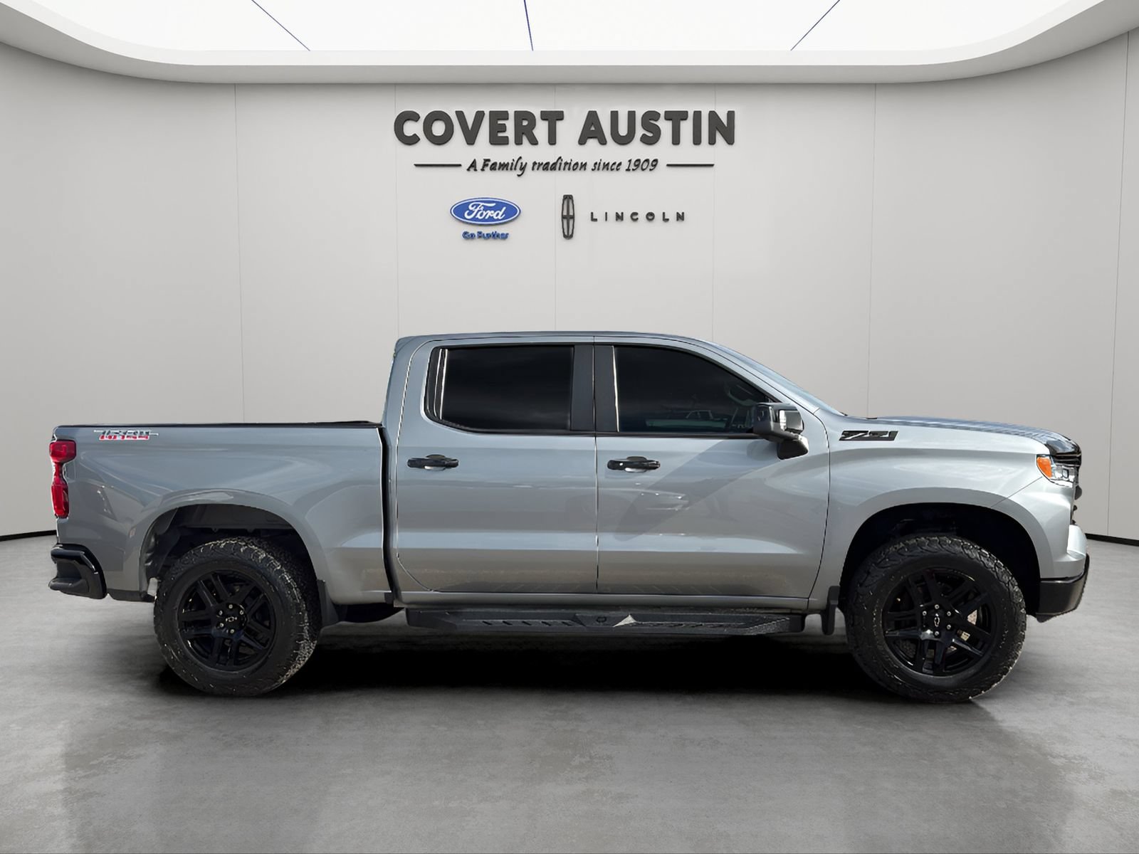Used 2024 Chevrolet Silverado 1500 LT Trail Boss w/ Convenience Package II AWD/4WD image 6