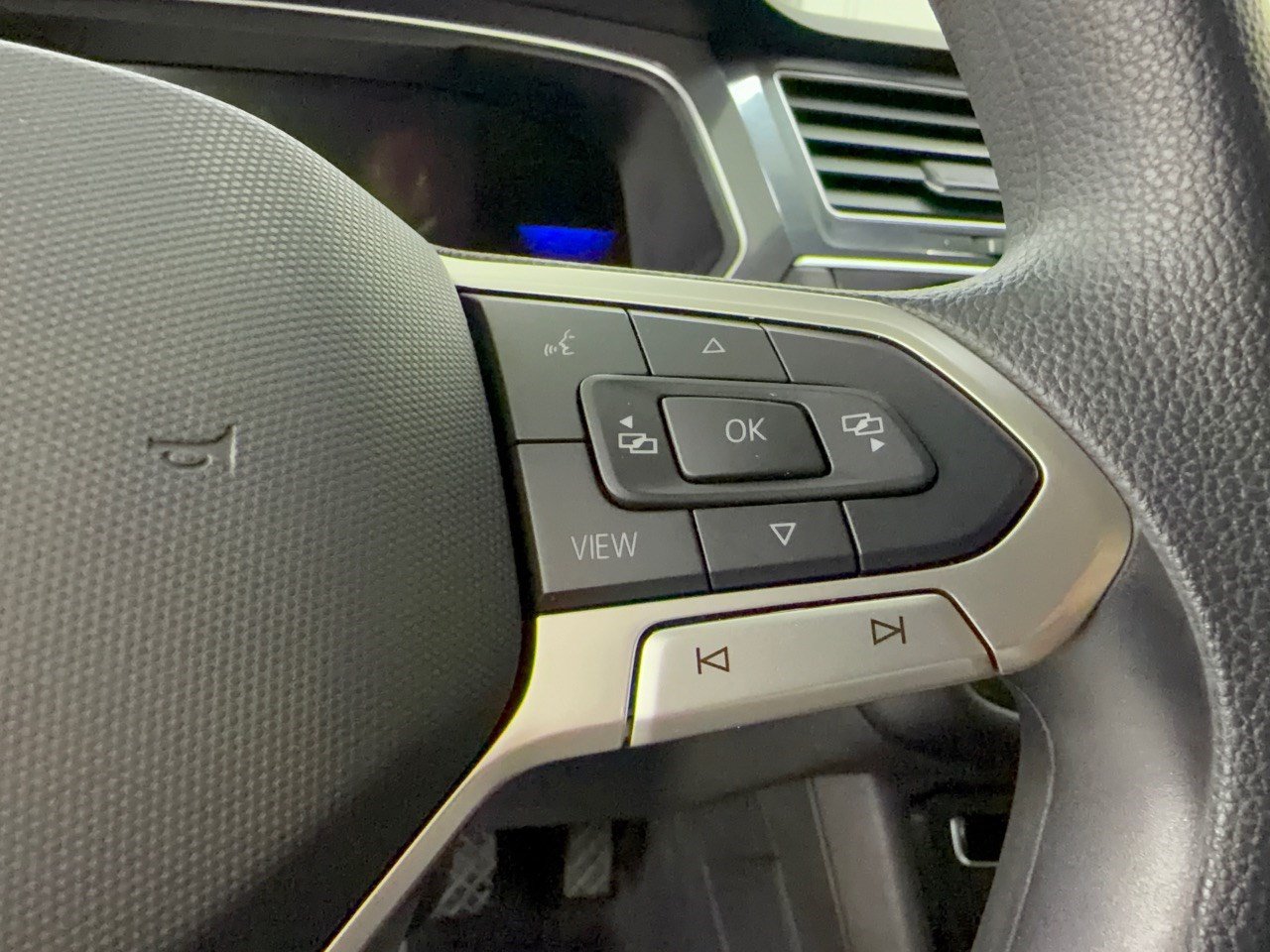 Used 2023 Volkswagen Tiguan S FWD image 19