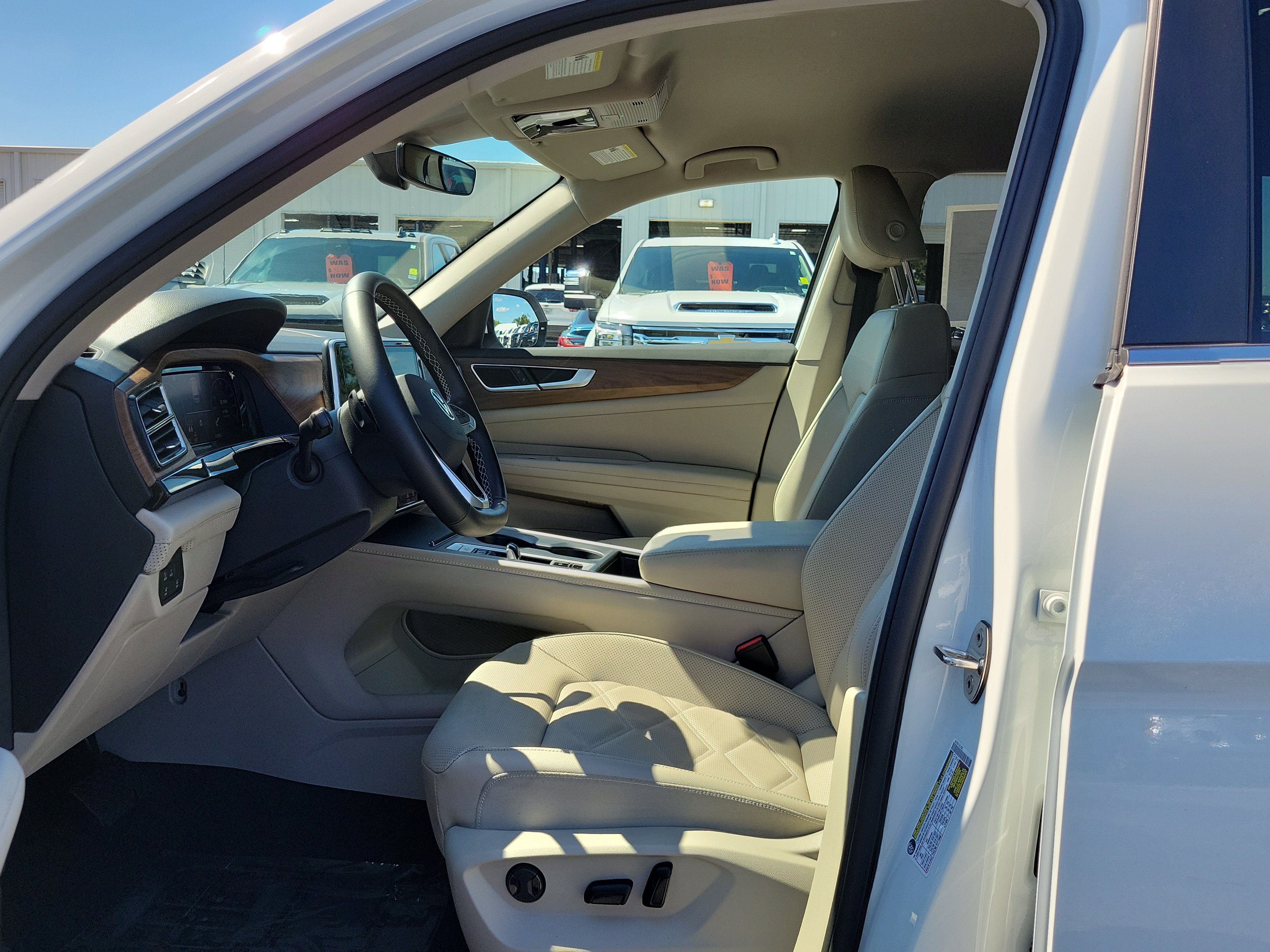 Used 2025 Volkswagen Atlas SE FWD image 21