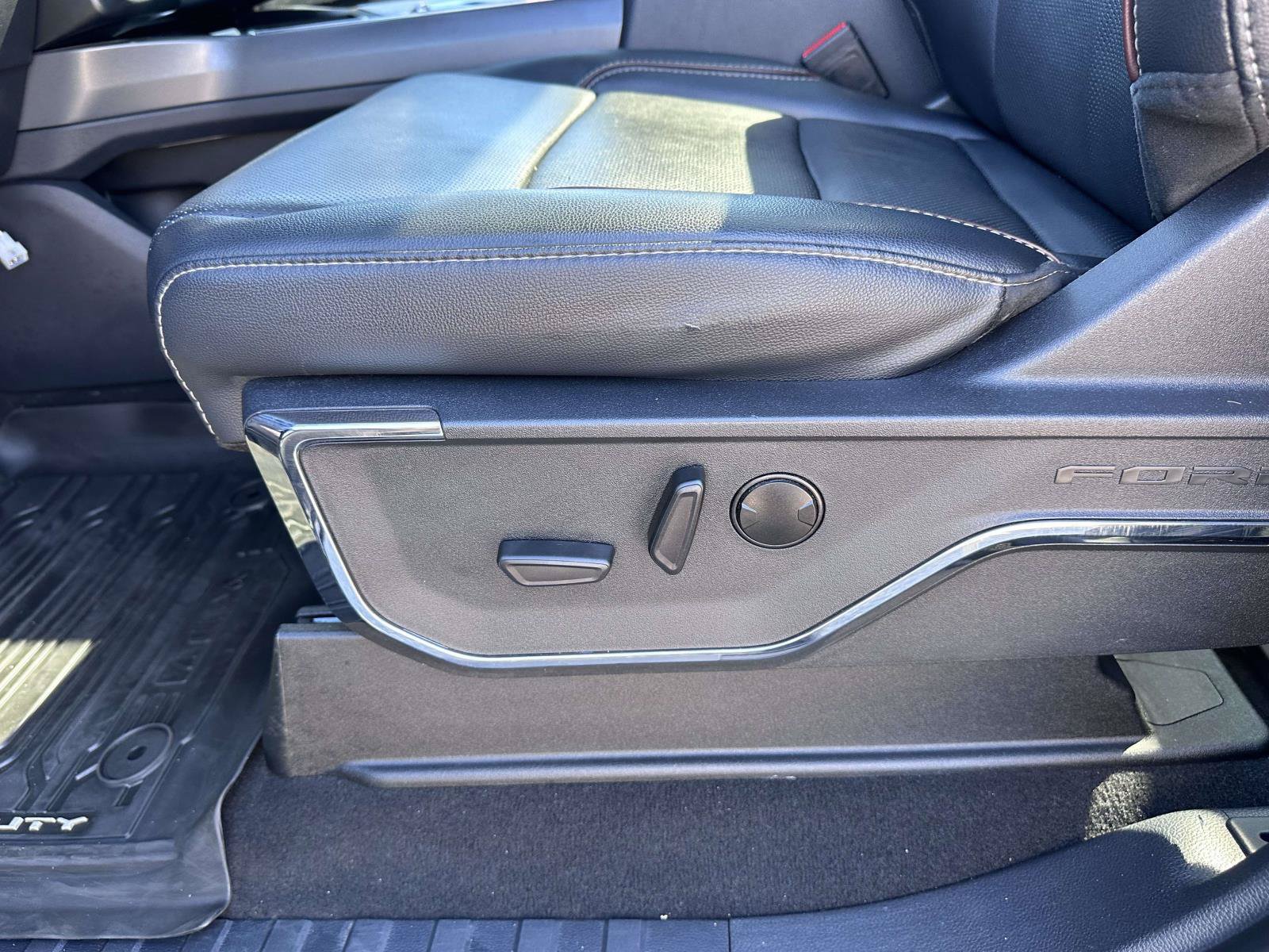 Certified 2024 Ford F250 Lariat w/ Lariat Ultimate Package AWD/4WD image 12