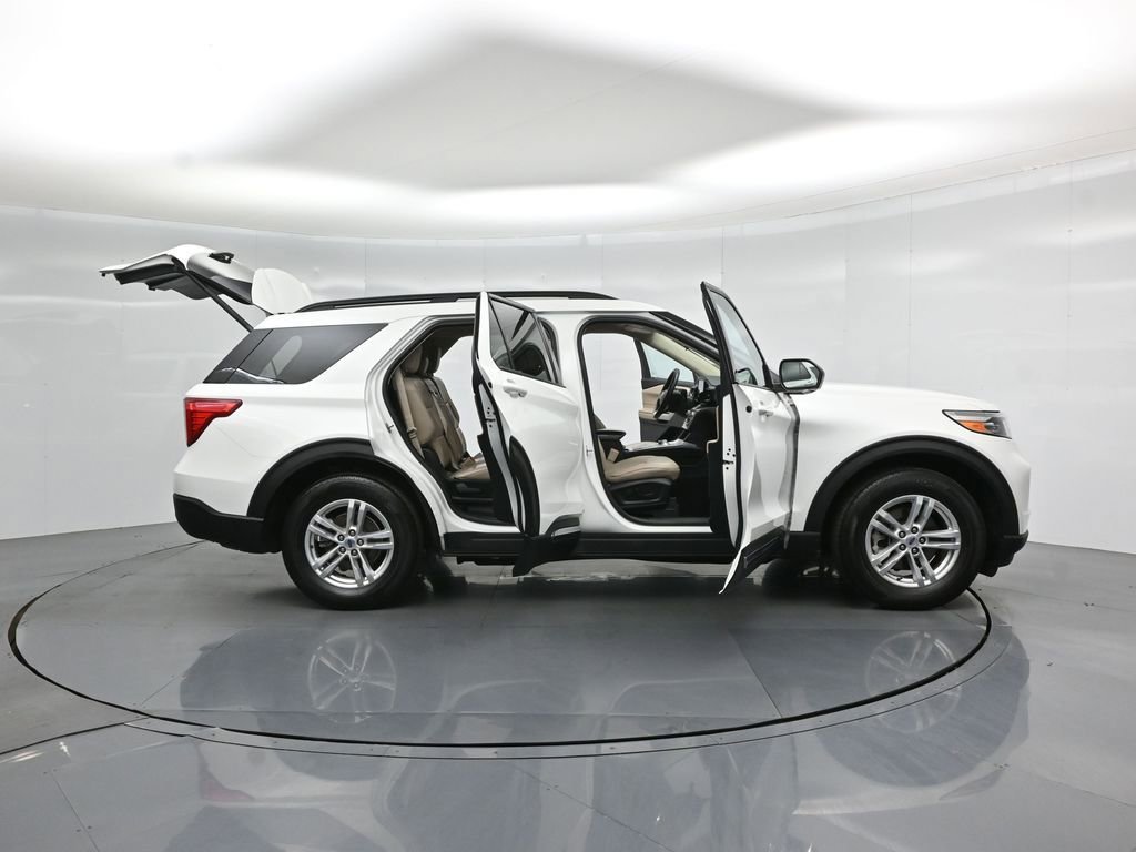 Certified 2023 Ford Explorer XLT w/ Equipment Group 202A RWD image 5