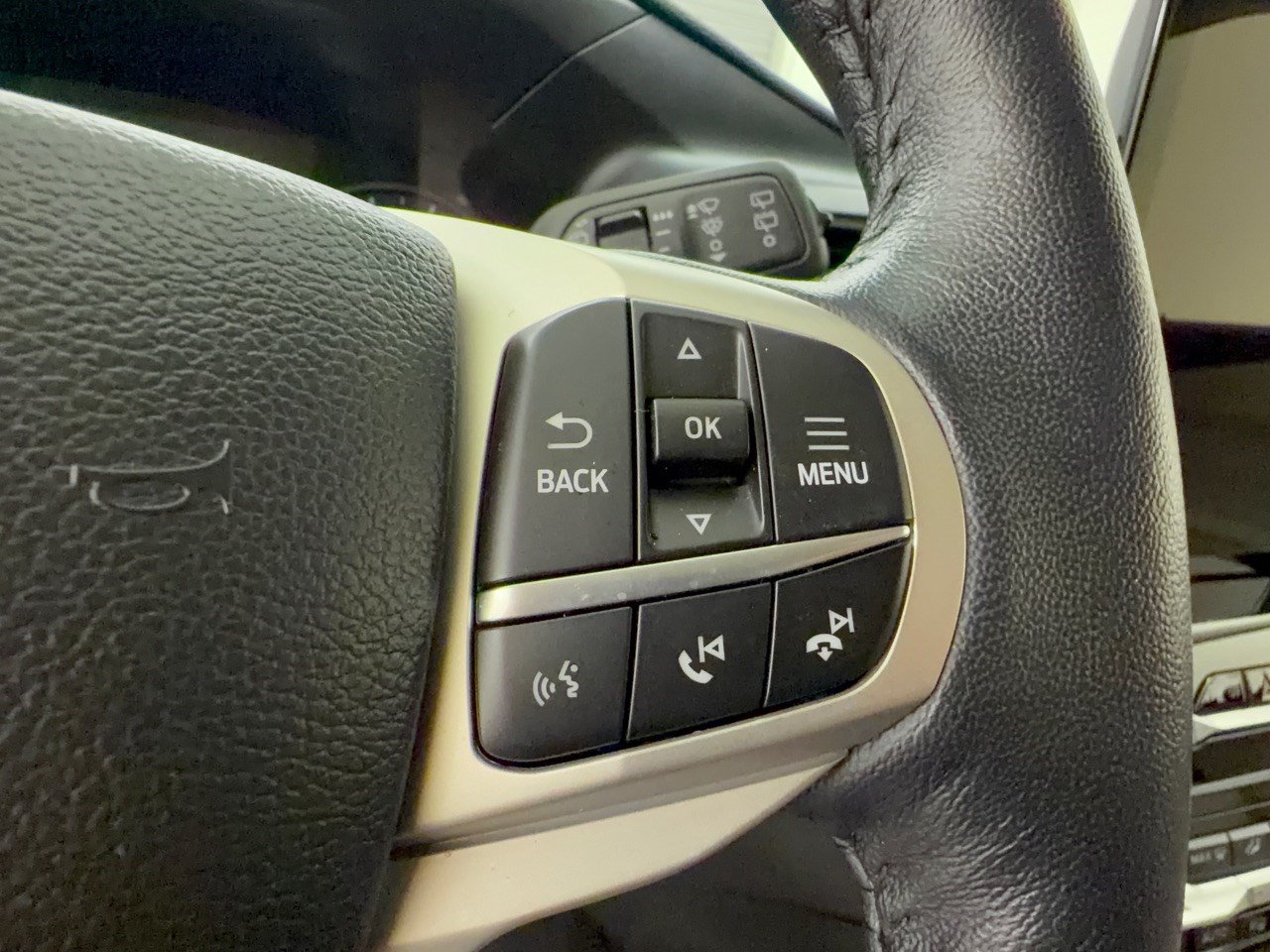 Certified 2023 Ford Explorer Limited w/ Limited Technology Package RWD image 19
