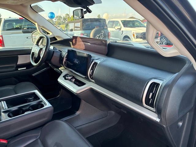 Certified 2025 Ford Expedition Active AWD/4WD image 54