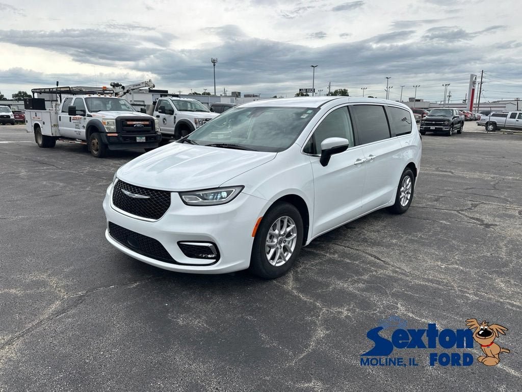 Used 2023 Chrysler Pacifica Touring-L
