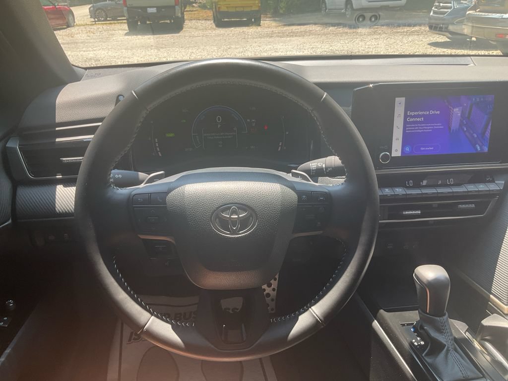 Used 2025 Toyota Camry SE w/ Convenience Package FWD image 23