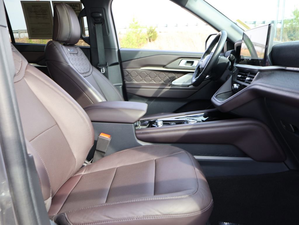 Certified 2025 Ford Explorer Platinum w/ LUX Leather Package image 10