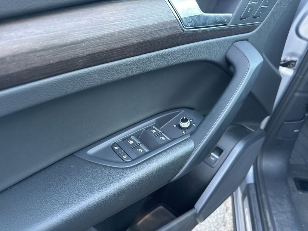 Used 2023 Audi Q5 2.0T Premium w/ Convenience Package image 7