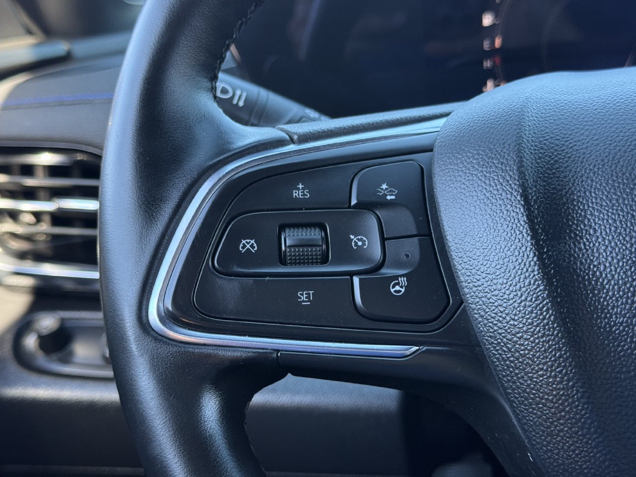 Used 2024 Buick Envista Sport Touring w/ Convenience I Package FWD image 12