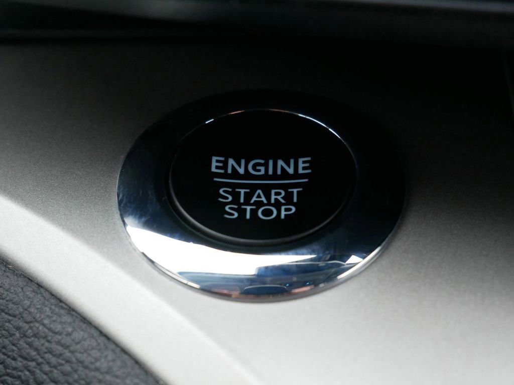 Certified 2022 Ford Explorer XLT w/ Equipment Group 202A image 28