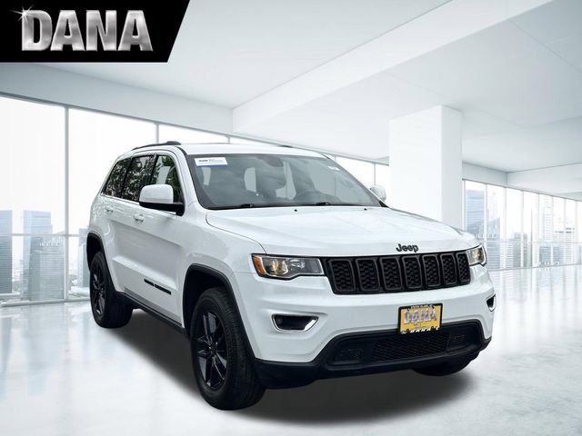Used 2020 Jeep Grand Cherokee Laredo w/ 18" Wheel & 8.4" Radio Group AWD/4WD image 1