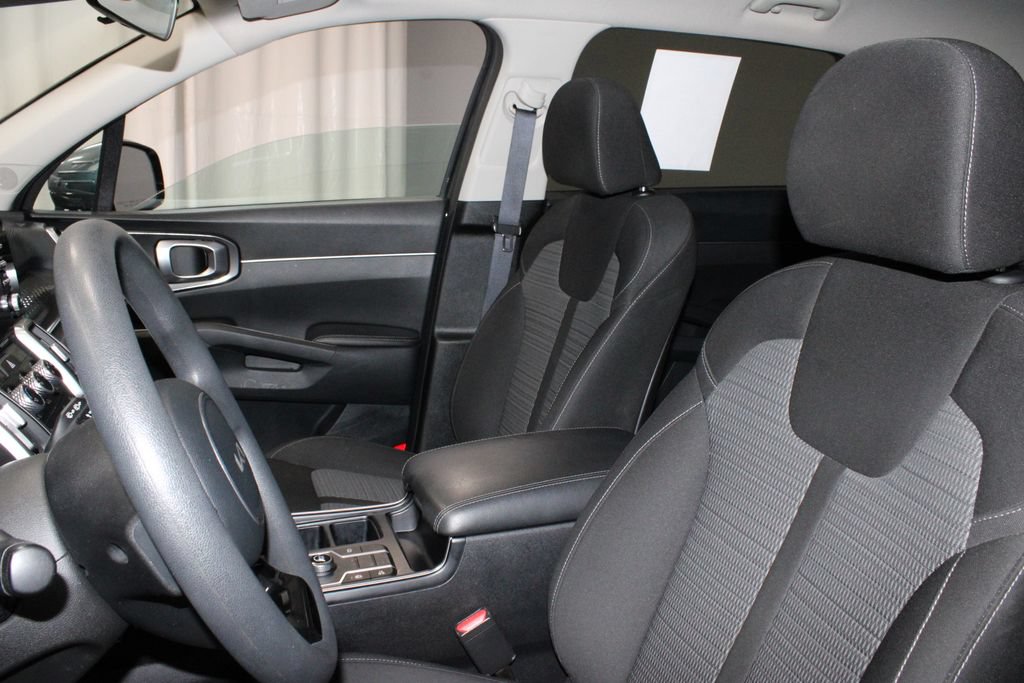Used 2022 Kia Sorento LX FWD image 25