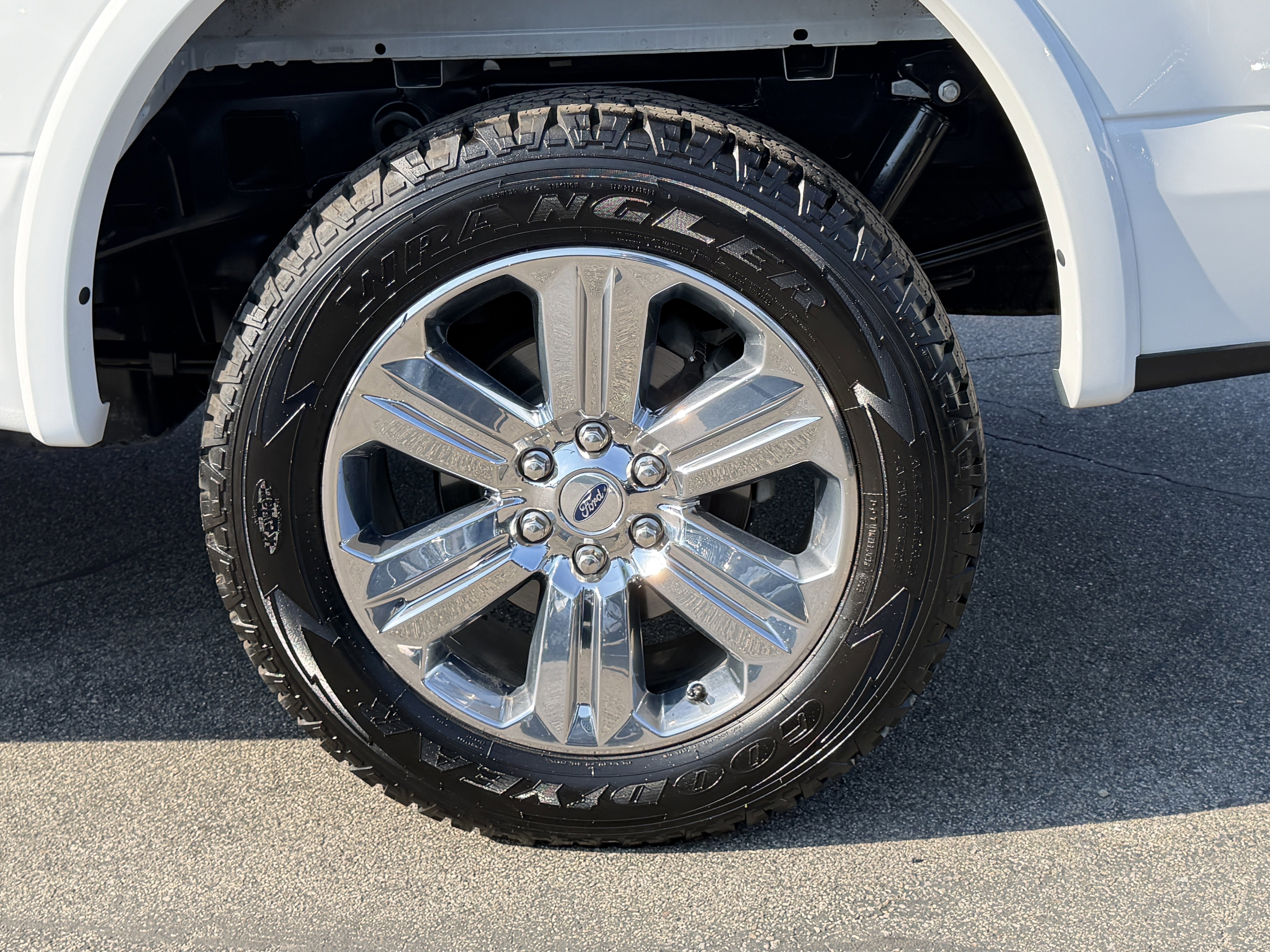 Certified 2019 Ford F150 Lariat w/ Equipment Group 502A Luxury image 8