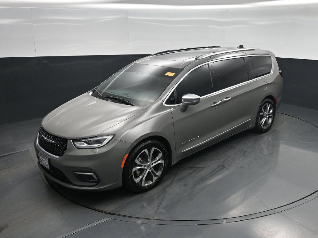 Used 2024 Chrysler Pacifica Pinnacle FWD image 28