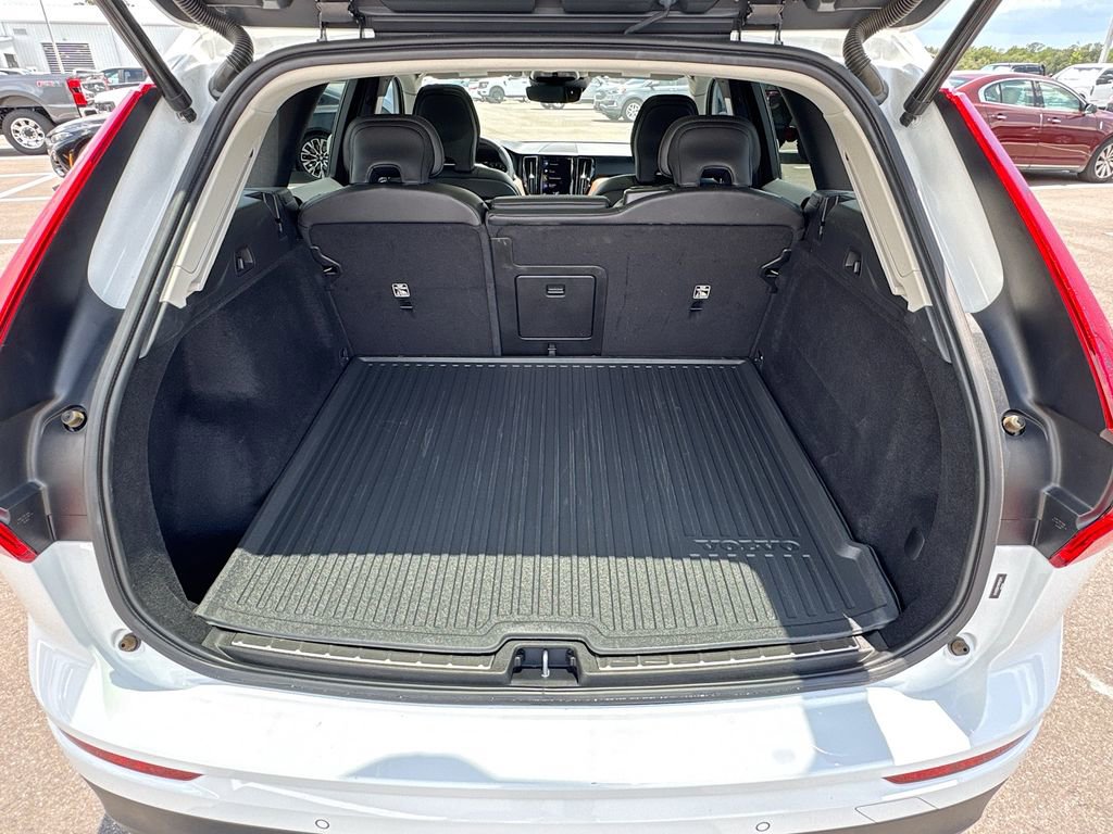 Used 2021 Volvo XC60 T5 Momentum w/ Premium Package FWD image 28