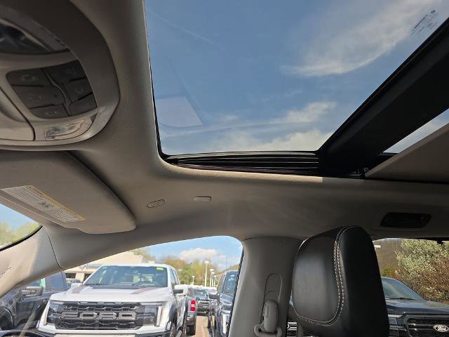 Used 2024 Chrysler Pacifica Limited FWD image 29