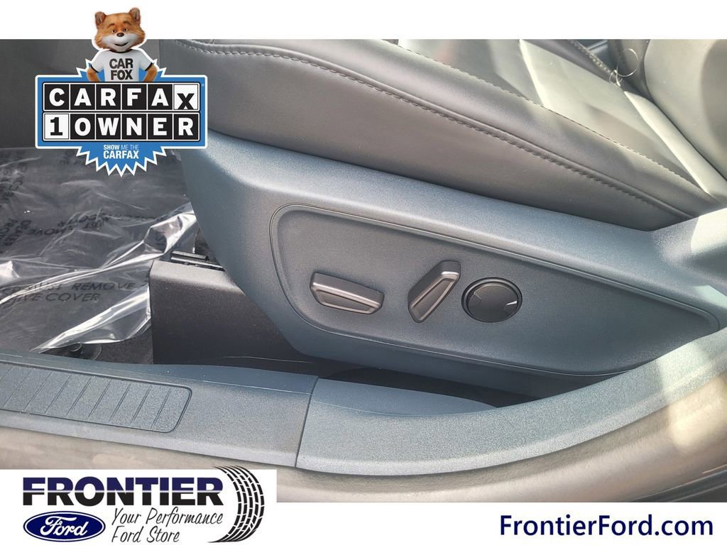 Certified 2025 Ford Maverick Lariat w/ Black Appearance Package image 11