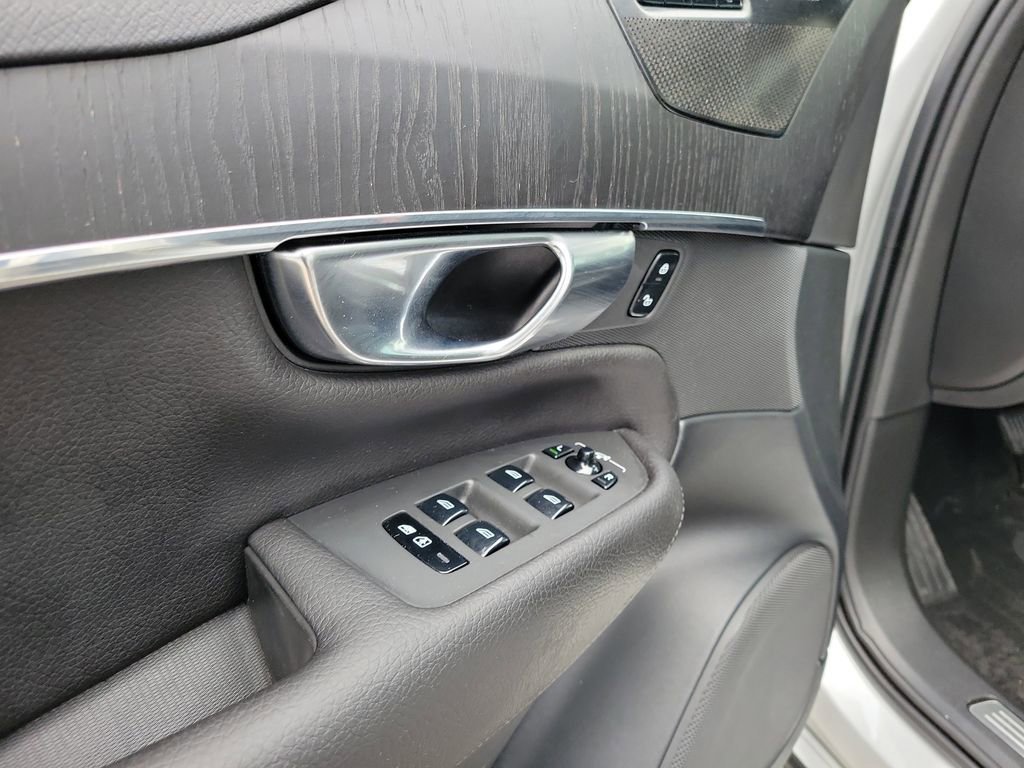 Used 2020 Volvo XC90 T6 Momentum image 19