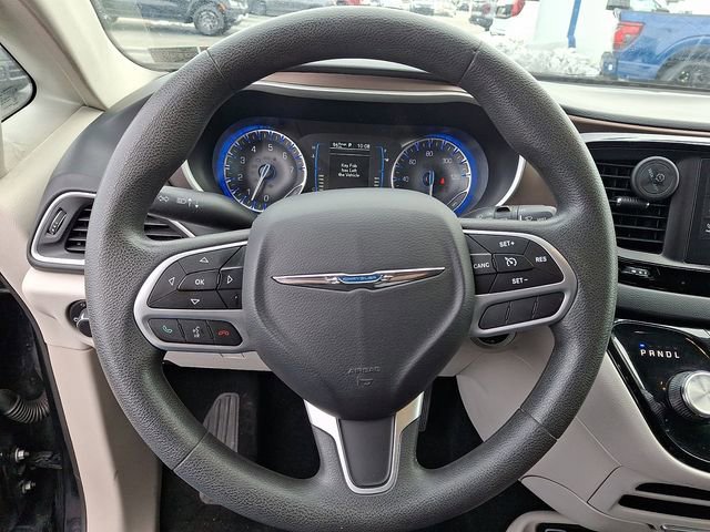 Used 2017 Chrysler Pacifica LX image 20