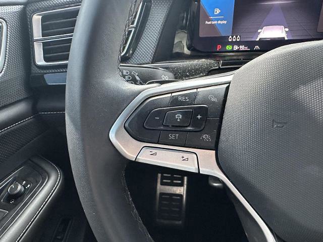 Used 2025 Volkswagen Atlas Cross Sport SEL Premium R-Line image 32