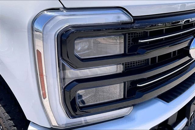 Certified 2025 Ford F250 Platinum w/ FX4 Off-Road Package AWD/4WD image 29