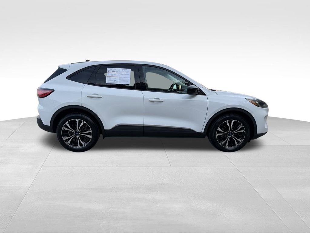 Certified 2022 Ford Escape SE w/ SE Sport Appearance Package image 6