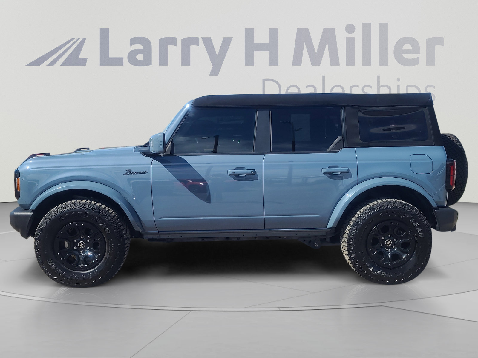 Certified 2023 Ford Bronco Outer Banks AWD/4WD image 2