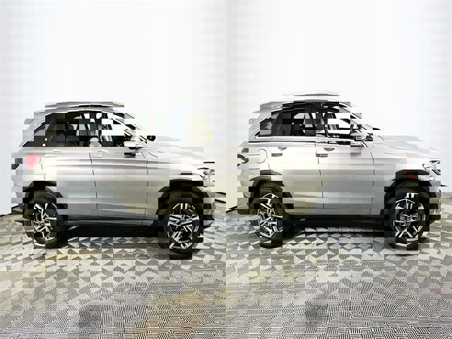 Used 2020 Mercedes-Benz GLC 300 4MATIC image 2