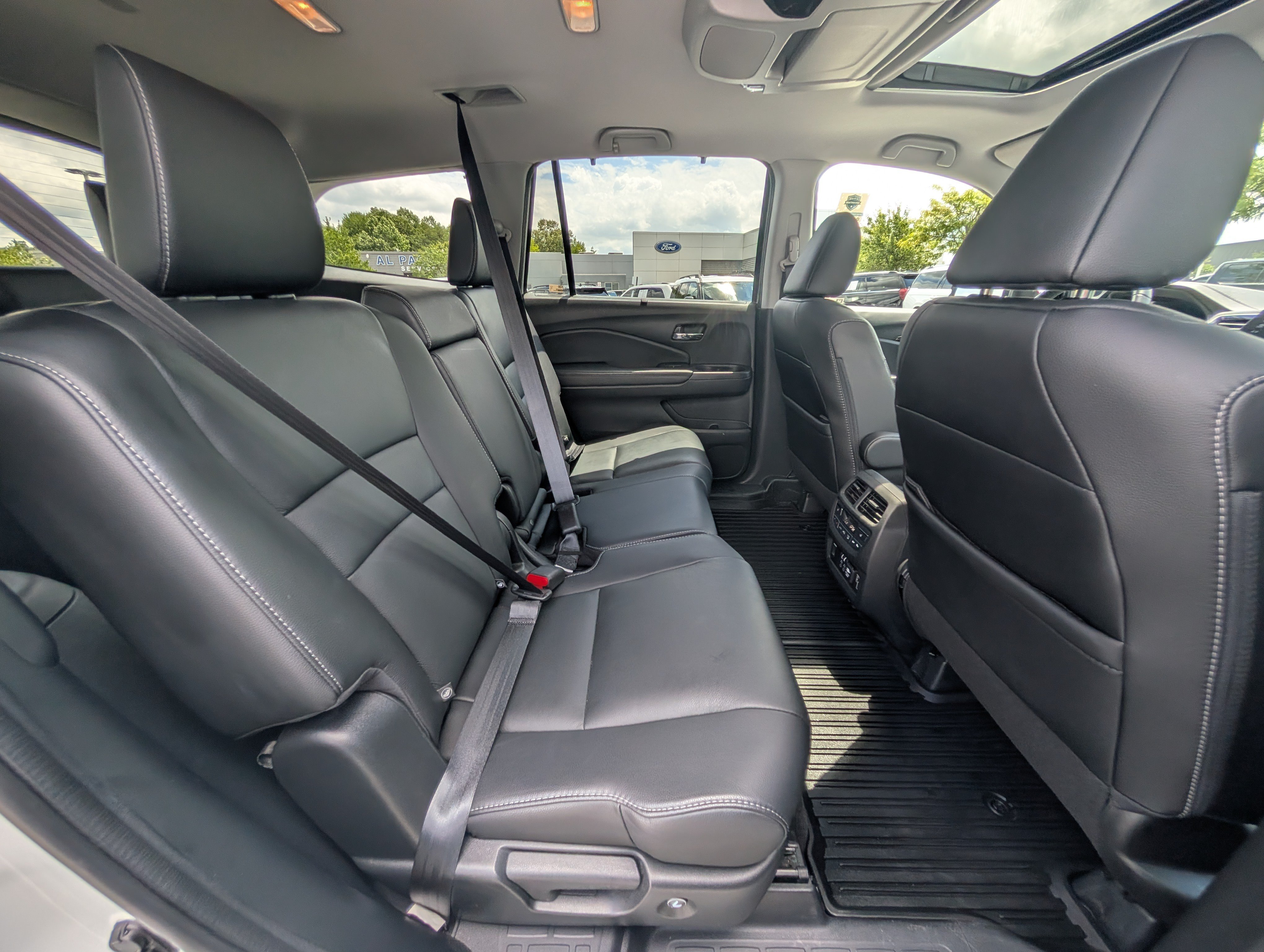 Used 2021 Honda Pilot Touring image 11
