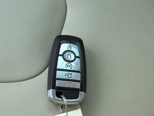 Certified 2019 Ford Edge Titanium FWD image 27