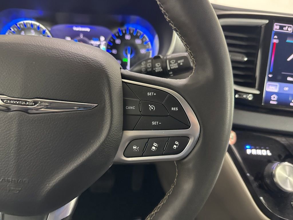 Used 2024 Chrysler Pacifica Touring-L image 25