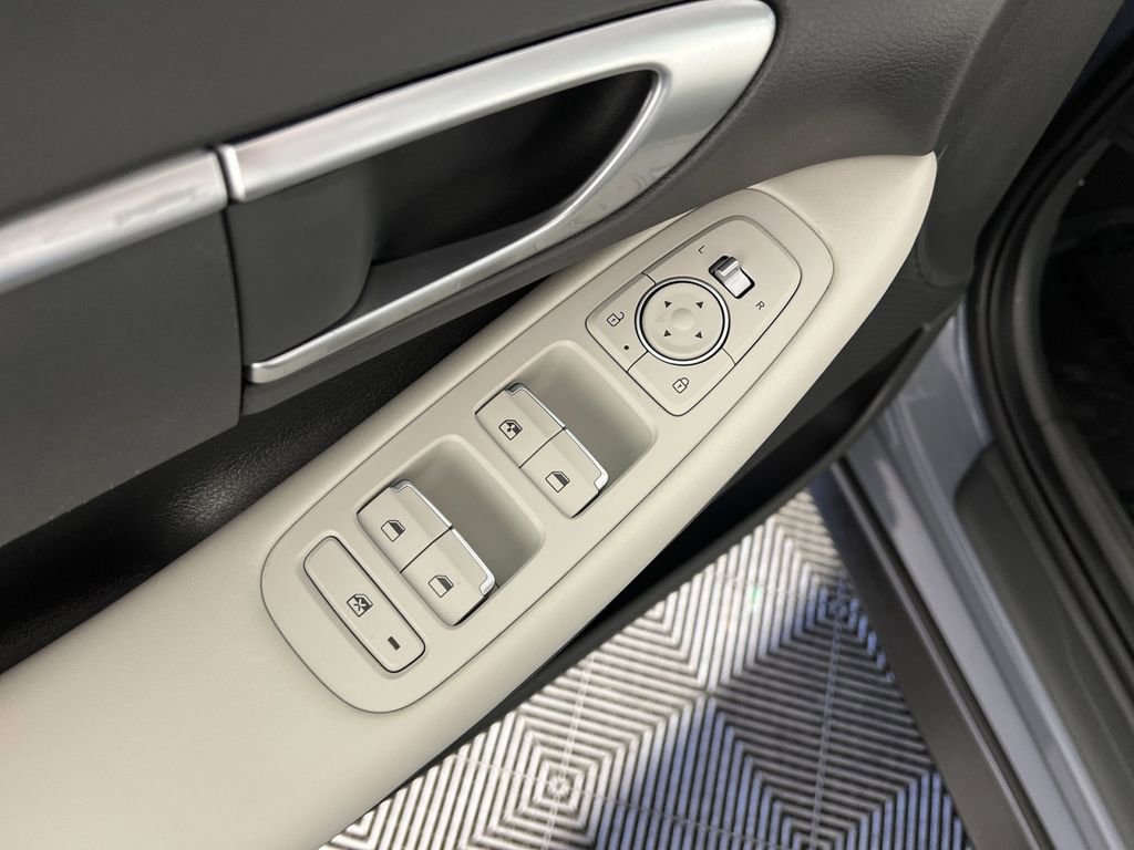 Used 2025 Hyundai Sonata SE image 15