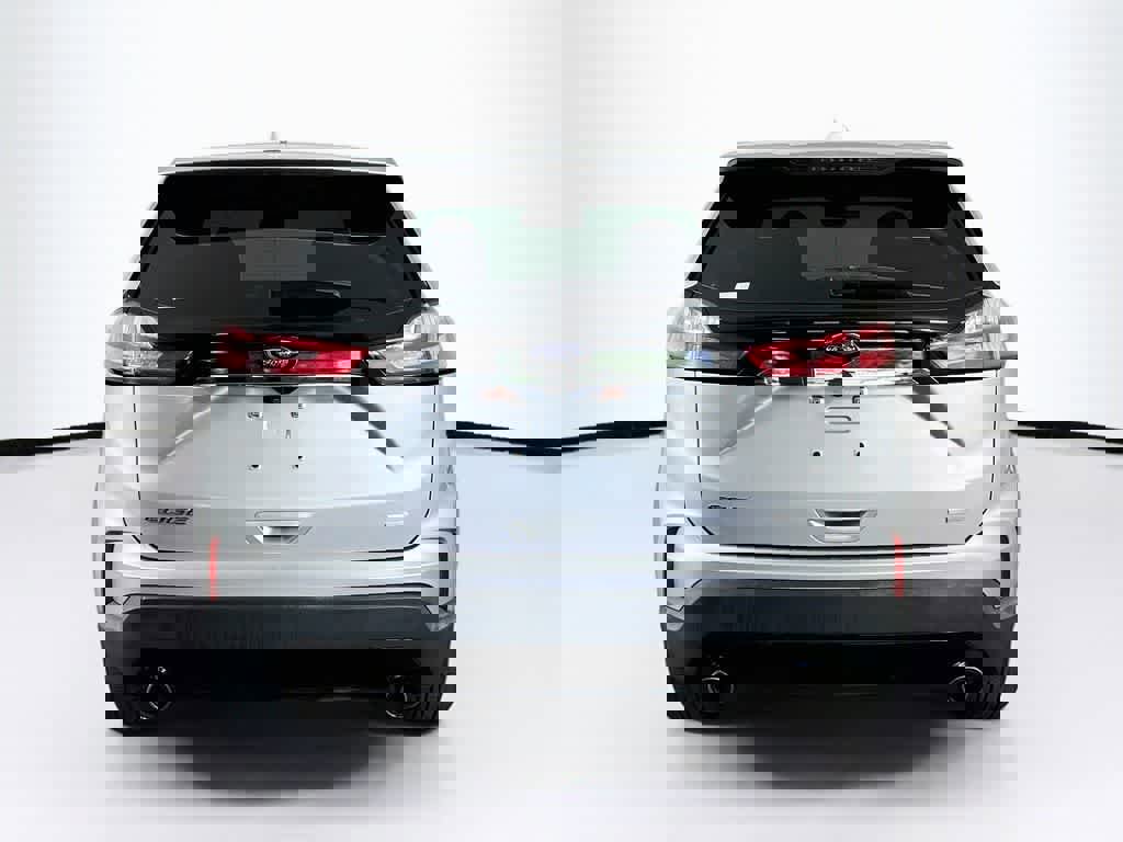 Certified 2019 Ford Edge SE FWD image 4